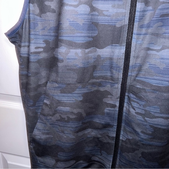 Robert Graham Vest - Picture 5 of 5